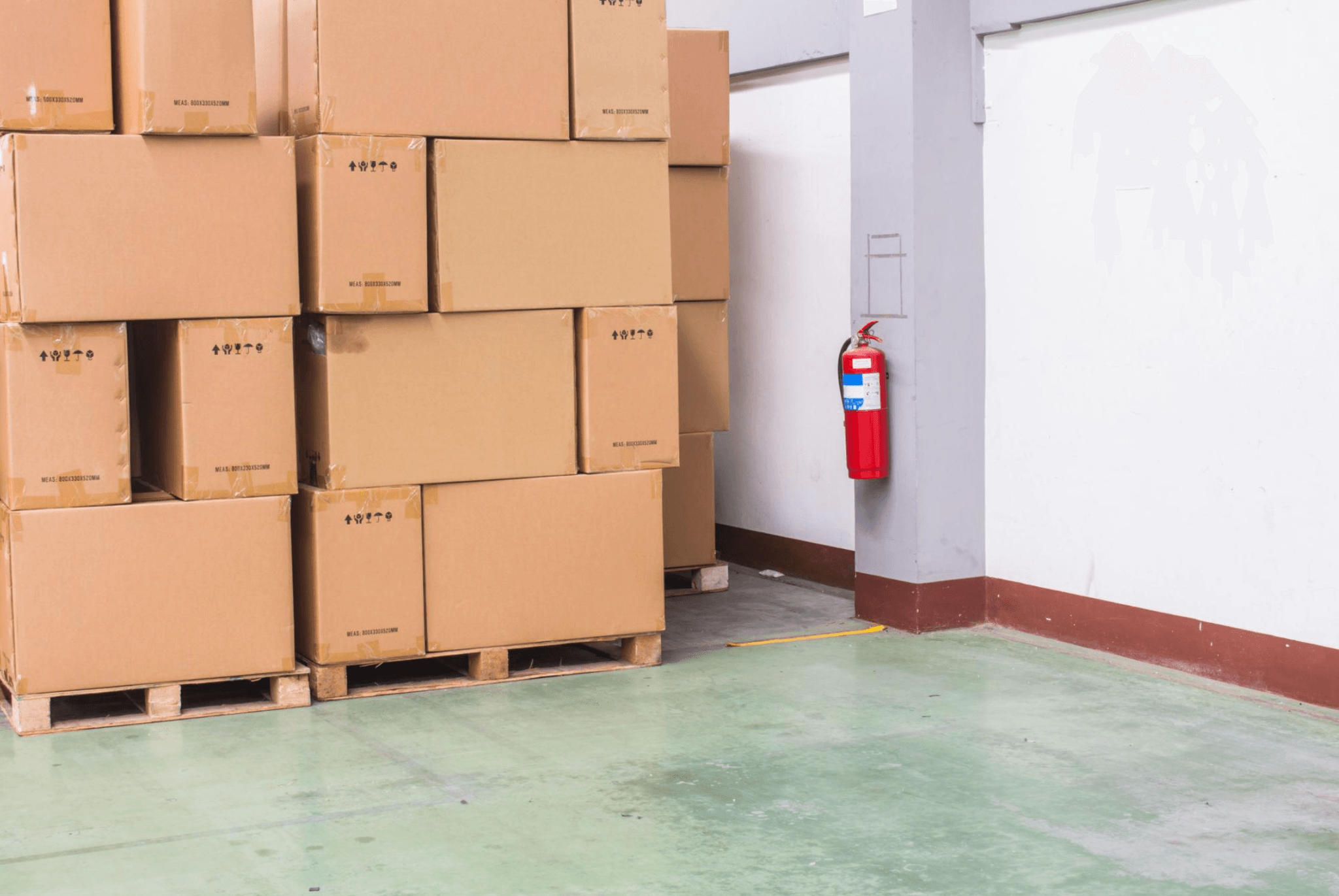 Fire extinguisher obstructed by pallets
